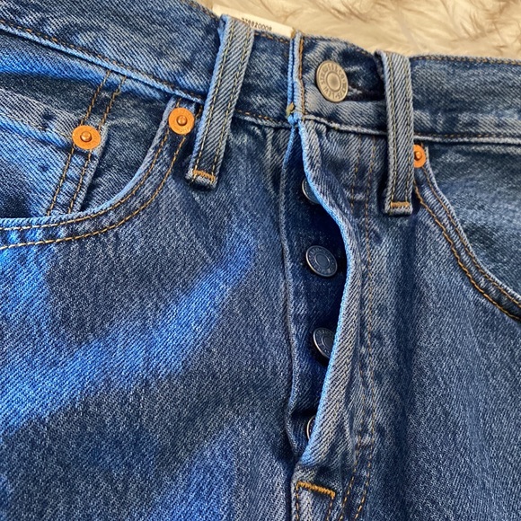 Levi’s High Rise Denim Mini Skirt Deconstructed Iconic Boyfriend Size 25 NWT - Picture 8 of 16